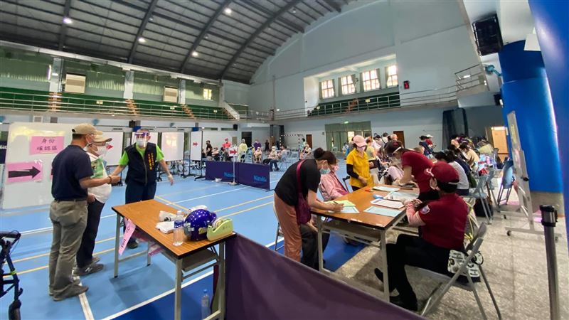 直擊桃園打疫苗現場　網見這幕憂心了
