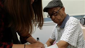 脫線爸今晚6點要施打疫苗。（圖／翻攝臉書）