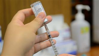 莫德納將分2批抵台　24萬劑下午到