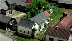 克羅埃西亞小鎮萊格勒開放民眾以1克羅地亞庫納（約新台幣4.4元）的價格買下房屋。（圖／翻攝自liz0ma推特）