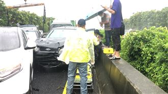 新／國1民雄段19車連撞　慘況曝光