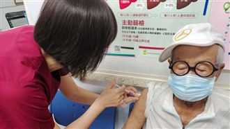 脫線打疫苗發燒驚吐「怕打完挫起來」