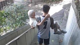 基隆,疫苗,公主抱,孫子,（圖／張哲源授權提供）