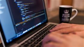 打字，打電腦，鍵盤，電腦，上網，駭客，打字機，輸入，盜用，個資（圖／翻攝自免費圖庫Pixabay）