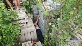 91歲老先生，職業軍人退伍，失智症，爬鐵網跌落石縫，受困44小時獲救