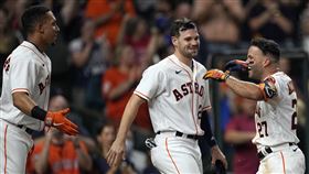 ▲「阿土伯」奧圖維（Jose Altuve）敲出再見滿貫砲。（圖／美聯社／達志影像）