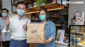 20200721 蔡英文參訪隆恩圳及周邊商家（圖／總統府提供）