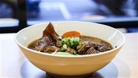 萬華知名牛肉麵熄燈，出售相關販售設備。（圖／翻攝自臉書）