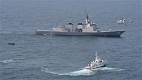 日本防衛省彙整2021年版「防衛白皮書」草案，首度提及「台灣情勢的穩定，對我國安全保障及國際社會穩定來說很重要」。圖為日本海上自衛隊4月22日演習情形。（圖／翻攝自facebook.com/mod.japn）
