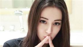 ▲迪麗熱巴外型亮麗，實力與偶像兼具。（圖／翻攝自迪麗熱巴IG）