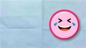 小學女兒拿到結婚證書（圖／翻攝自微博）