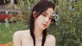 歐陽娜娜出席活動造型甜美，被網友大讚。（圖／翻攝自歐陽娜娜工作室微博）