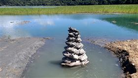 日月潭水位持續上升　九蛙終於喝到水了日月潭水位持續升高，17日上午蓄水率達84.56%，水位高度745.98公尺，先前因施工被套上帆布保護的九蛙疊像最新照片也曝光，水位已達最底下的第九蛙。（日月潭國家風景區管理處提供）中央社記者蕭博陽南投傳真　110年6月17日