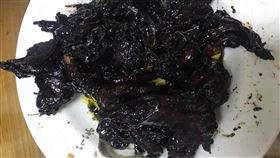 三杯雞,焦黃,暗黑料理,面目全非(翻攝自 爆廢公社)