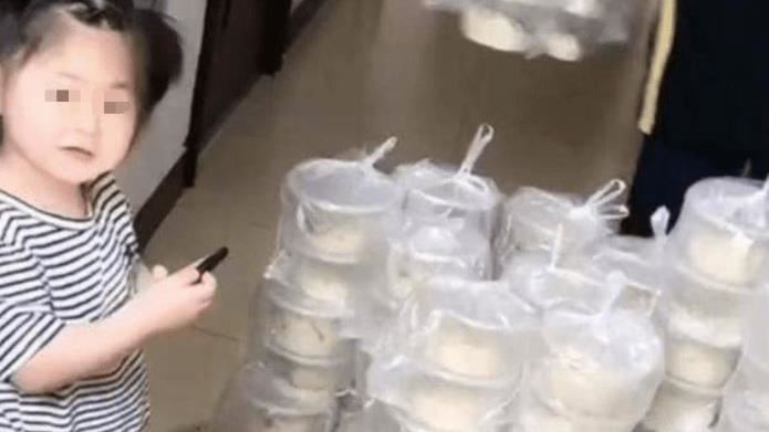 3歲女娃肚子餓點外送　來了100碗
