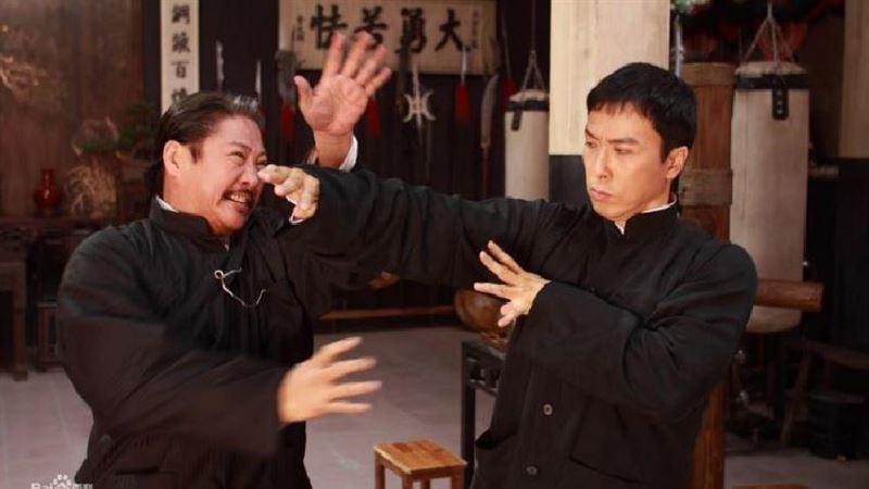 他談功夫：成龍耍雜技　實戰只怕1人