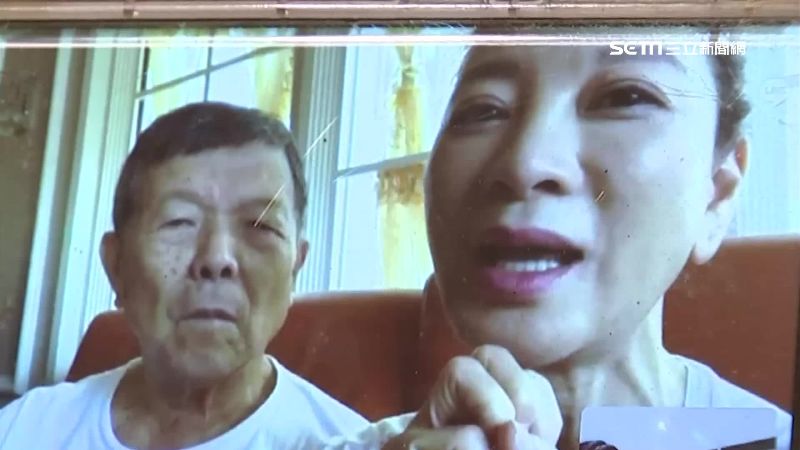 楊繡惠帶父接種　緊盯15分：放心了