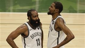 ▲哈登（James Harden）、杜蘭特（Kevin Durant）合體難救籃網。（圖／美聯社／達志影像）
