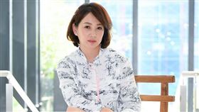 郁方防疫期間堅守在家，練習寫字、看書充實自己。（圖／翻攝自好門媳婦的秘密生活郁小方臉書）