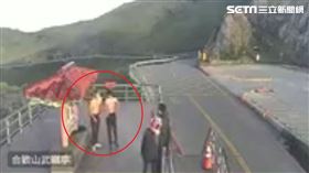 闖武嶺脫衣／中橫路況交通資訊站授權提供