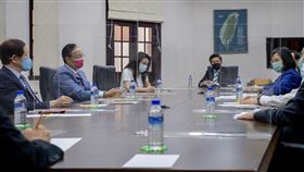 蔡英文、郭台銘、劉德音會談。