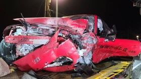 許男開86跑山逆向超車發生車禍。（圖／翻攝畫面）