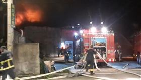 新北,三峽,舊衣回收廠,火警,鐵皮屋（圖／翻攝記者爆料網）