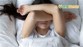 眾所周知，睡眠對兒童和青少年的健康是非常重要。居家隔離、封鎖及限制均會減少身體活動和減少暴露在日光下的機會，以及社會孤立可能會增加壓力水平。