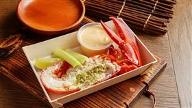 飯店吃到飽餐廳因應疫情轉型成為大型外賣店，百元價就可以吃到五星主廚的外帶餐盒。（圖／業者提供）