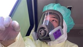 爆料公社公開版／頂38度高溫救人！醫護員：我們沒資格怕。（圖／翻攝自爆料公社公開版）