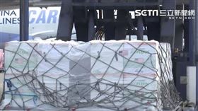 美贈台250萬劑莫德納疫苗華航班機抵台，陳時中酈英傑接機。