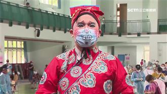 接種站歌仔戲登場　長輩看了不想走