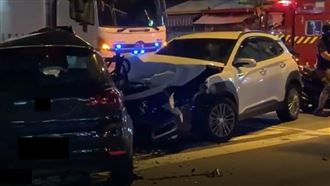 台中黑白2車相撞　驚悚撞擊瞬間曝光