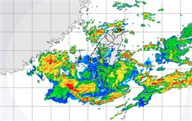 豪大雨狂炸！53條土石流警戒　高雄市5區「停班停課」
