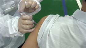 AZ疫苗，率先六都，1.3萬鄰長施打疫苗，盧秀燕，中央發函否決