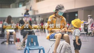 兒小手緊牽守護媽媽！網見這幕全淚了