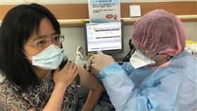 打疫苗(長庚醫院提供)