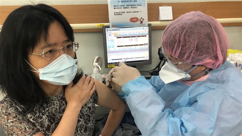 打完新冠疫苗　可能出現這些皮膚反應