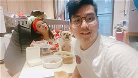 小甜甜跟老公一起宅家防疫。（圖／翻攝臉書）