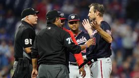 ▲4局下被檢查第2次手套，薛澤（Max Scherzer）罕見動怒。（圖／美聯社／達志影像）