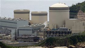機齡超過40年的日本福井縣美濱核電廠3號機（右）23日上午重啟核子反應爐。（圖／共同社）
