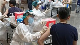 機組員打疫苗,民航局提供