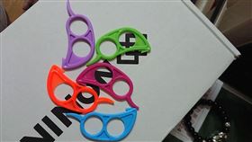 手指虎,剝皮器,網購,好人(翻攝自 爆系知識家)