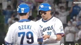 ▲吳念庭面對田中將大擊出二壘打。（圖／截自ELEVEN SPORTS）