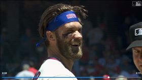 ▲費城人要求裁判檢查哈波（Bryce Harper）頭髮。（圖／翻攝自MLB推特）