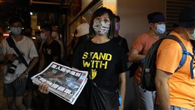 香港蘋果日報24日後停刊，民眾搶買最後一份（圖／翻攝自立場新聞）