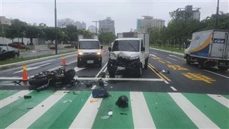 轎車超出待轉區　重機擦撞騎士噴飛亡