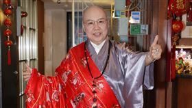 恆述法師為了債務與張菲、費玉清各走各路，等於關係降到冰點。（記者邱榮吉/攝影）