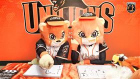 統一獅萊恩、盈盈線上球迷會，秀招牌畫功讓網友佩服。（圖／統一獅提供）