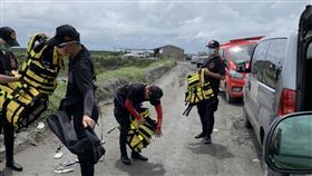 雲林70多歲挖蛤翁失蹤，縣救難協會救難人員下海尋人也失蹤 翻攝畫面